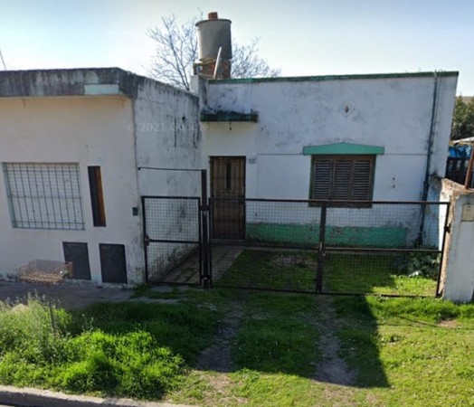 Casa con terreno en Luis Guillón